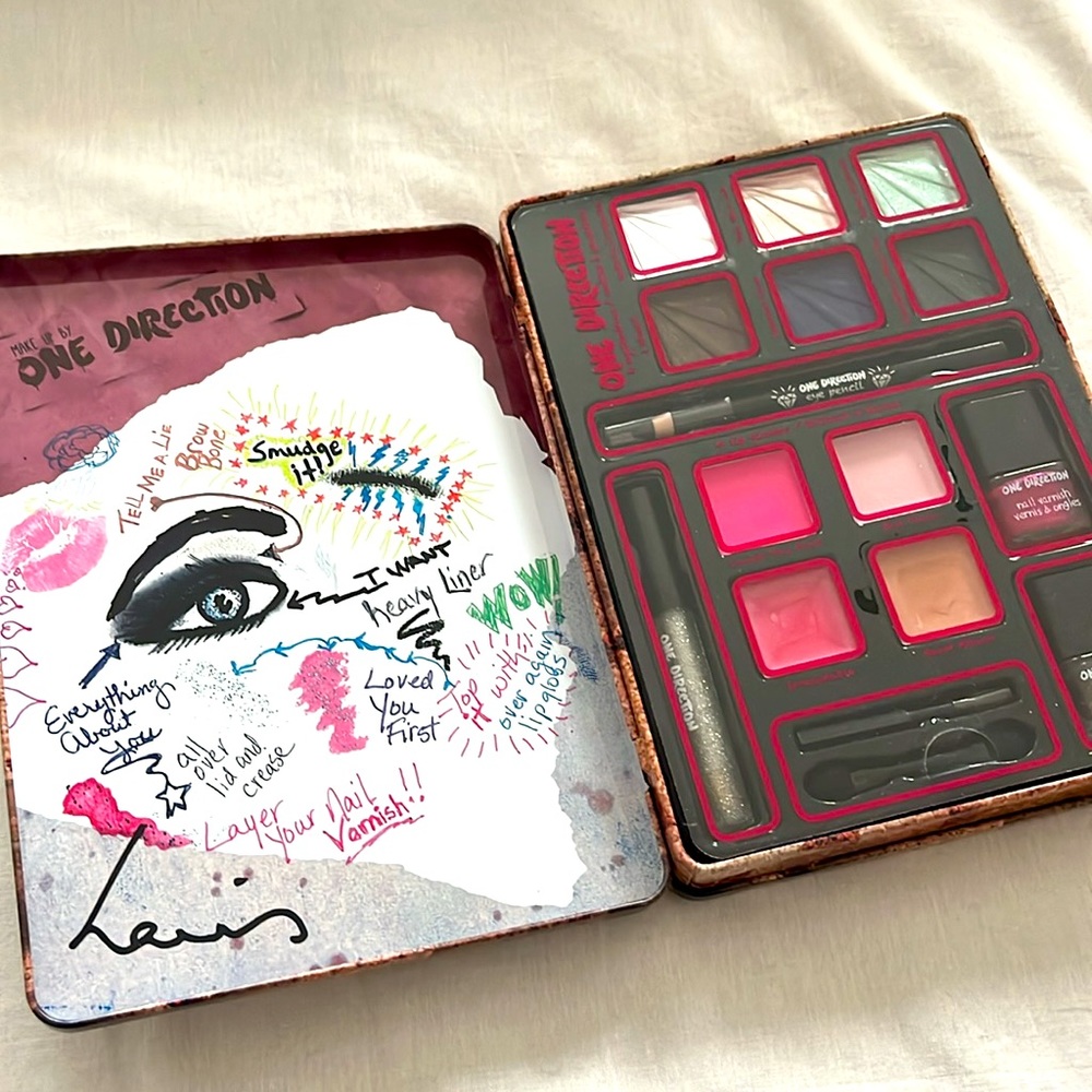 Limited Edition One Direction Makeup Set - Picture 3 of 3